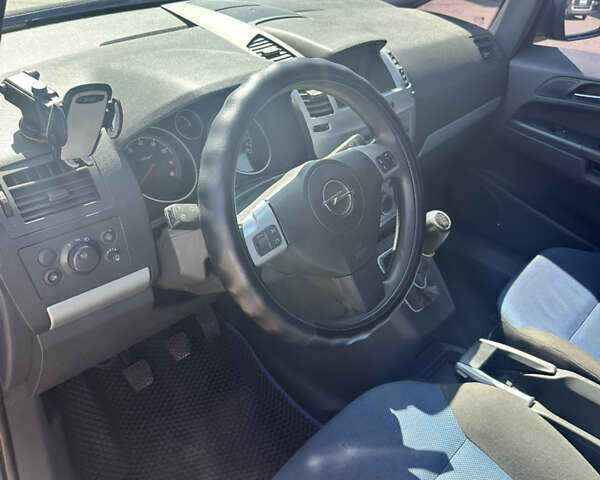 Серый Опель Зафира, объемом двигателя 2.2 л и пробегом 265 тыс. км за 6000 $, фото 6 на Automoto.ua