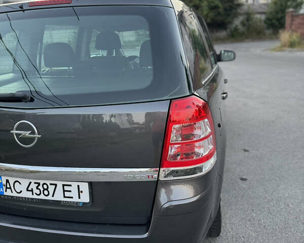 Серый Опель Зафира, объемом двигателя 1.9 л и пробегом 254 тыс. км за 7700 $, фото 8 на Automoto.ua