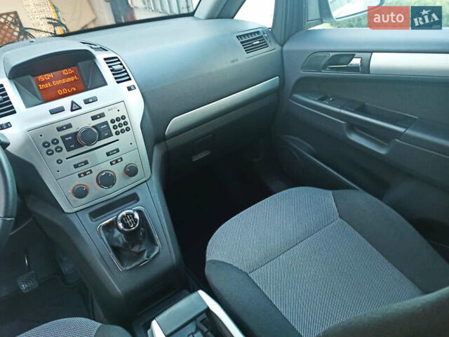 Серый Опель Зафира, объемом двигателя 2.2 л и пробегом 139 тыс. км за 7400 $, фото 29 на Automoto.ua