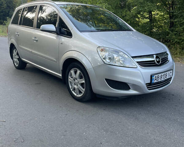Серый Опель Зафира, объемом двигателя 1.6 л и пробегом 208 тыс. км за 5800 $, фото 5 на Automoto.ua