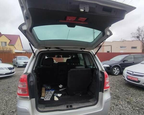 Серый Опель Зафира, объемом двигателя 1.6 л и пробегом 218 тыс. км за 5650 $, фото 6 на Automoto.ua