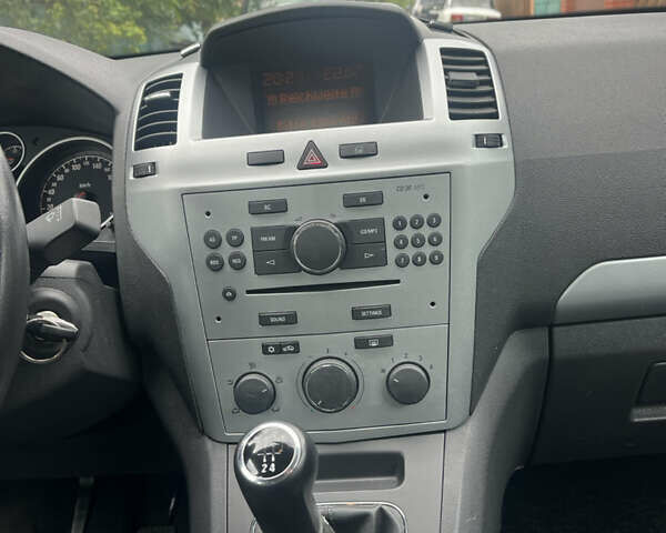 Серый Опель Зафира, объемом двигателя 1.6 л и пробегом 210 тыс. км за 6650 $, фото 54 на Automoto.ua