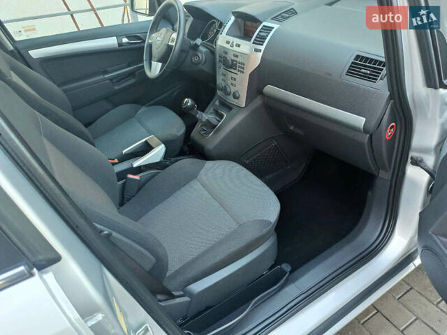 Серый Опель Зафира, объемом двигателя 2.2 л и пробегом 139 тыс. км за 7400 $, фото 27 на Automoto.ua