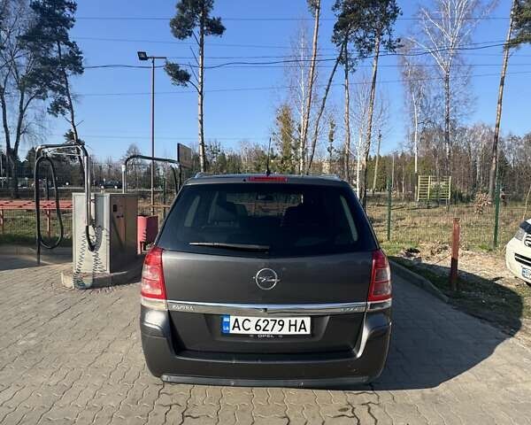 Серый Опель Зафира, объемом двигателя 1.69 л и пробегом 271 тыс. км за 7000 $, фото 1 на Automoto.ua