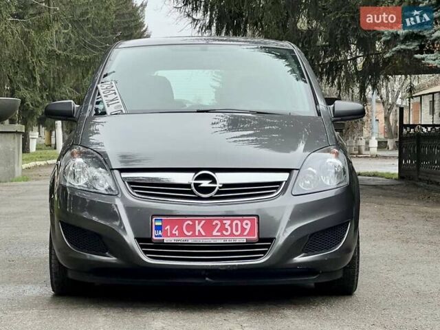 Серый Опель Зафира, объемом двигателя 1.6 л и пробегом 208 тыс. км за 6550 $, фото 1 на Automoto.ua