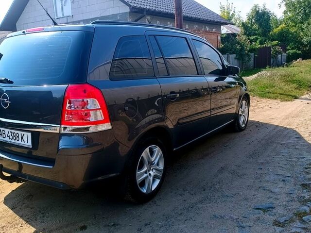 Серый Опель Зафира, объемом двигателя 1.7 л и пробегом 205 тыс. км за 6999 $, фото 4 на Automoto.ua