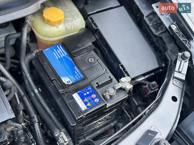 Серый Опель Зафира, объемом двигателя 1.6 л и пробегом 181 тыс. км за 6500 $, фото 120 на Automoto.ua