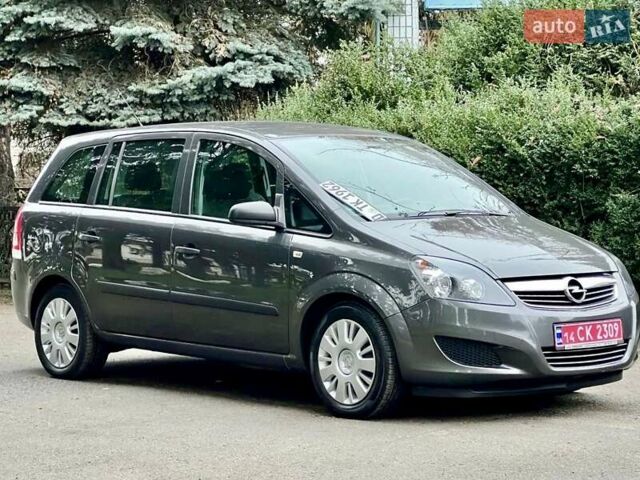 Сірий Опель Зафіра, об'ємом двигуна 1.6 л та пробігом 208 тис. км за 6199 $, фото 4 на Automoto.ua