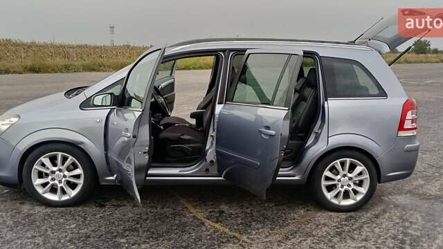 Сірий Опель Зафіра, об'ємом двигуна 1.8 л та пробігом 232 тис. км за 7400 $, фото 3 на Automoto.ua