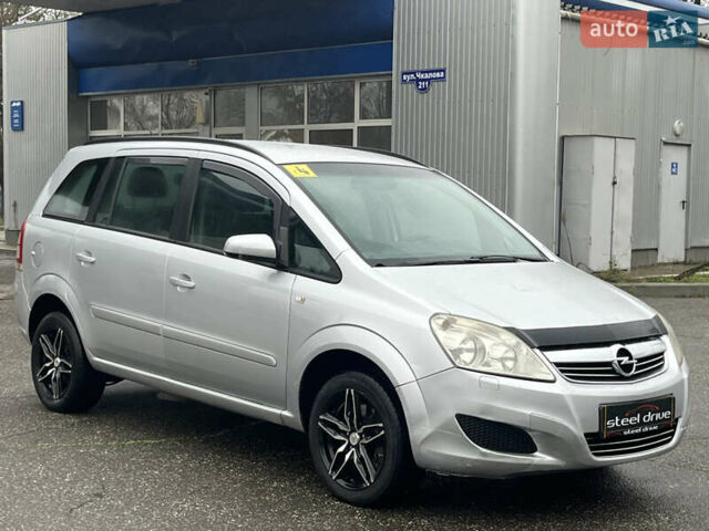 Серый Опель Зафира, объемом двигателя 1.6 л и пробегом 242 тыс. км за 6599 $, фото 2 на Automoto.ua