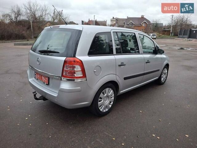 Серый Опель Зафира, объемом двигателя 1.6 л и пробегом 190 тыс. км за 5600 $, фото 6 на Automoto.ua