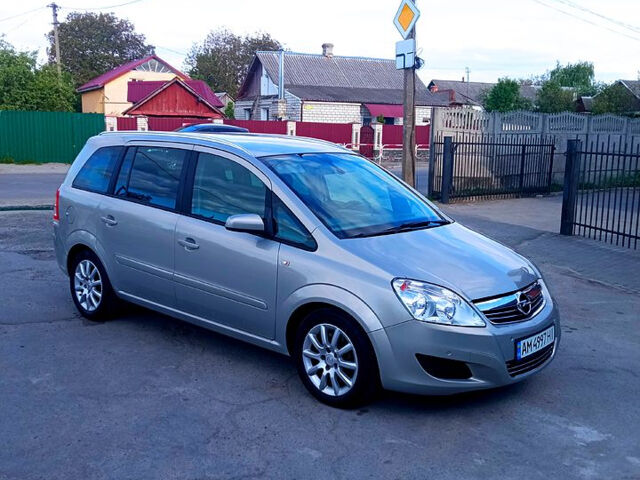 Серый Опель Зафира, объемом двигателя 1.7 л и пробегом 246 тыс. км за 6650 $, фото 3 на Automoto.ua