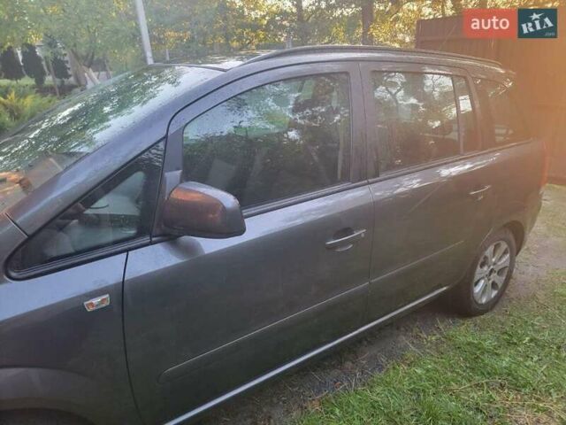 Серый Опель Зафира, объемом двигателя 1.6 л и пробегом 158 тыс. км за 6700 $, фото 1 на Automoto.ua