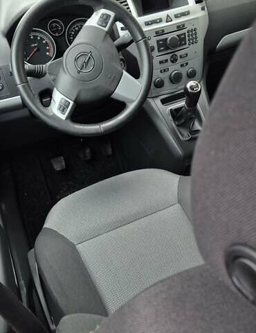 Сірий Опель Зафіра, об'ємом двигуна 1.6 л та пробігом 250 тис. км за 6500 $, фото 3 на Automoto.ua