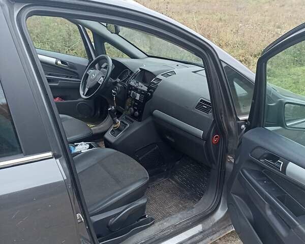 Серый Опель Зафира, объемом двигателя 1.7 л и пробегом 320 тыс. км за 5500 $, фото 5 на Automoto.ua