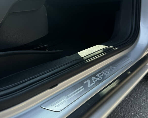 Серый Опель Зафира, объемом двигателя 1.91 л и пробегом 220 тыс. км за 8000 $, фото 22 на Automoto.ua