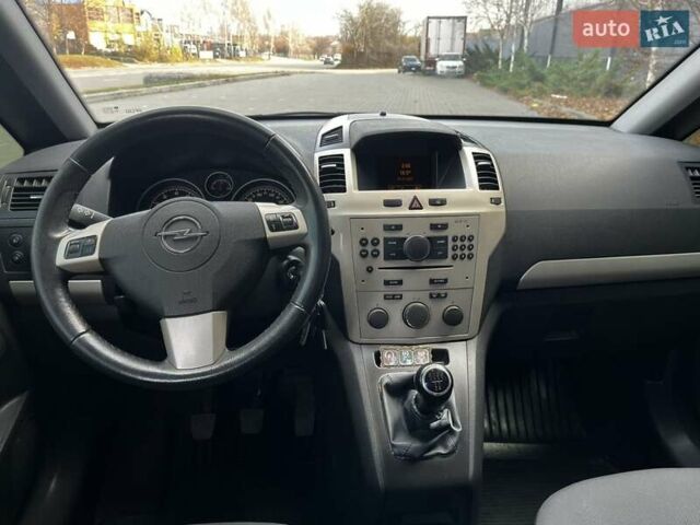 Серый Опель Зафира, объемом двигателя 1.8 л и пробегом 154 тыс. км за 5900 $, фото 7 на Automoto.ua