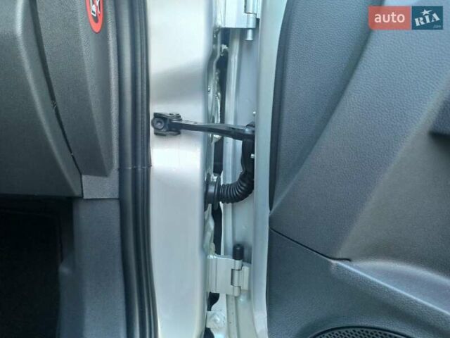 Серый Опель Зафира, объемом двигателя 2.2 л и пробегом 139 тыс. км за 7400 $, фото 28 на Automoto.ua