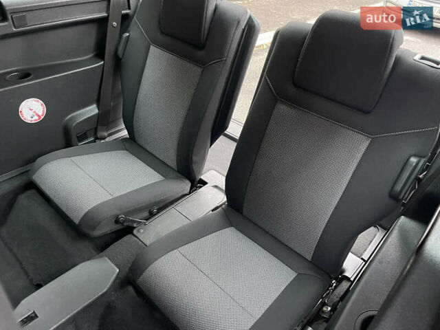 Серый Опель Зафира, объемом двигателя 1.8 л и пробегом 176 тыс. км за 5600 $, фото 27 на Automoto.ua