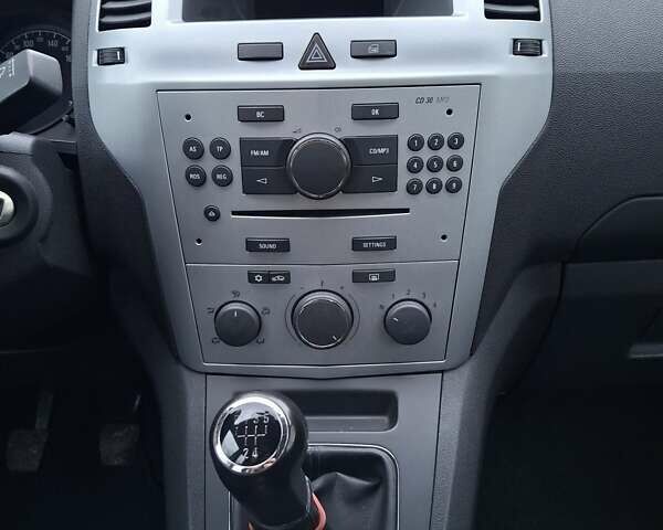 Серый Опель Зафира, объемом двигателя 1.6 л и пробегом 191 тыс. км за 5800 $, фото 9 на Automoto.ua