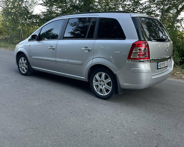 Серый Опель Зафира, объемом двигателя 1.6 л и пробегом 208 тыс. км за 5800 $, фото 4 на Automoto.ua