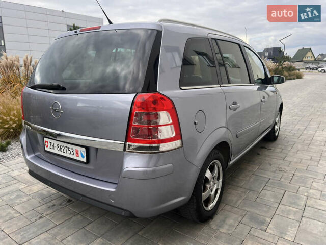 Серый Опель Зафира, объемом двигателя 1.8 л и пробегом 196 тыс. км за 5900 $, фото 3 на Automoto.ua