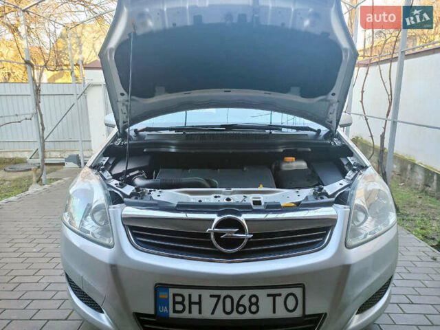 Серый Опель Зафира, объемом двигателя 2.2 л и пробегом 139 тыс. км за 7400 $, фото 16 на Automoto.ua