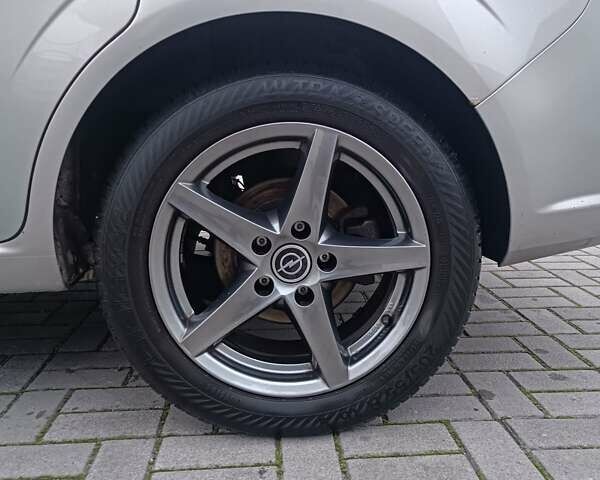 Серый Опель Зафира, объемом двигателя 1.8 л и пробегом 210 тыс. км за 7600 $, фото 6 на Automoto.ua