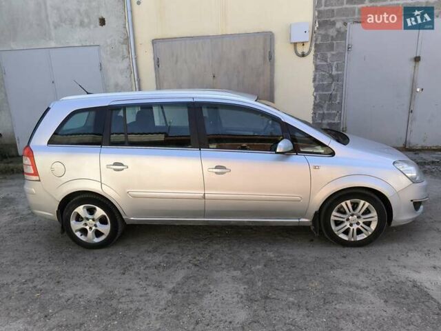 Серый Опель Зафира, объемом двигателя 1.7 л и пробегом 386 тыс. км за 5600 $, фото 3 на Automoto.ua