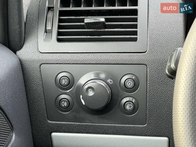 Серый Опель Зафира, объемом двигателя 1.7 л и пробегом 242 тыс. км за 6399 $, фото 34 на Automoto.ua