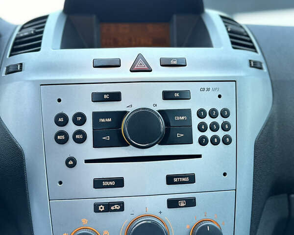 Серый Опель Зафира, объемом двигателя 1.6 л и пробегом 181 тыс. км за 6500 $, фото 48 на Automoto.ua