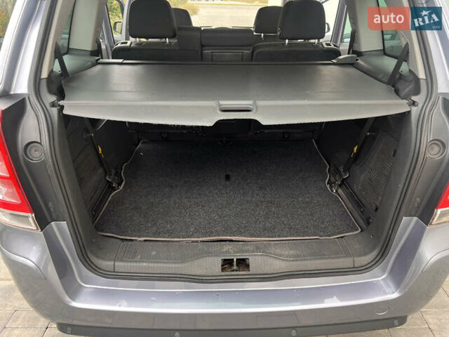 Серый Опель Зафира, объемом двигателя 1.8 л и пробегом 196 тыс. км за 5900 $, фото 8 на Automoto.ua