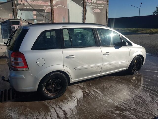 Серый Опель Зафира, объемом двигателя 1.7 л и пробегом 275 тыс. км за 6500 $, фото 2 на Automoto.ua