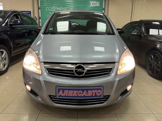 Серый Опель Зафира, объемом двигателя 1.8 л и пробегом 204 тыс. км за 6000 $, фото 1 на Automoto.ua