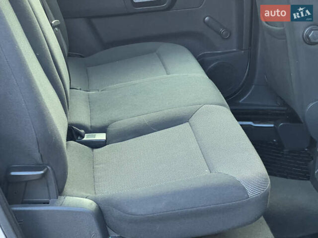 Серый Опель Зафира, объемом двигателя 1.69 л и пробегом 290 тыс. км за 6250 $, фото 63 на Automoto.ua