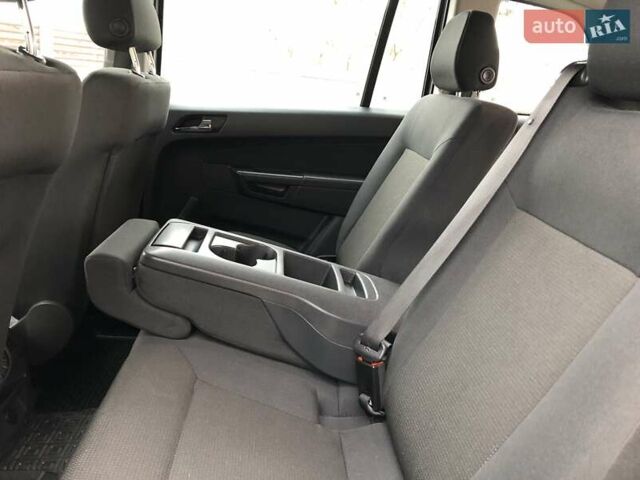 Серый Опель Зафира, объемом двигателя 1.7 л и пробегом 253 тыс. км за 6350 $, фото 15 на Automoto.ua