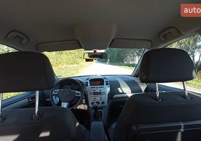 Серый Опель Зафира, объемом двигателя 1.6 л и пробегом 200 тыс. км за 6500 $, фото 4 на Automoto.ua