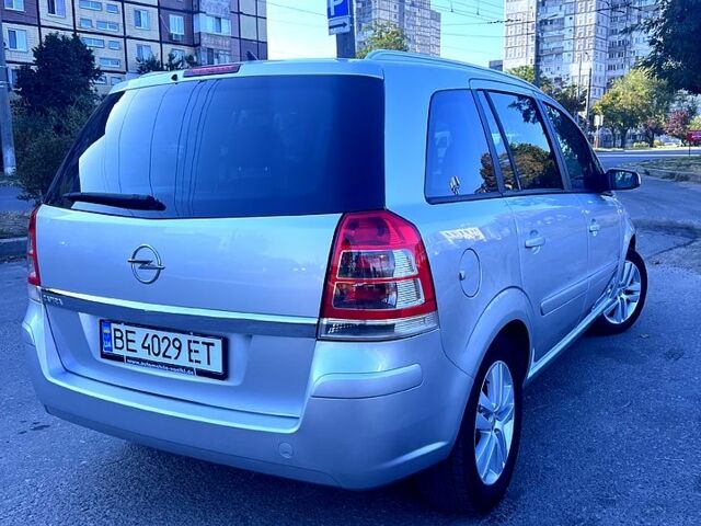 Серый Опель Зафира, объемом двигателя 1.6 л и пробегом 207 тыс. км за 6499 $, фото 4 на Automoto.ua