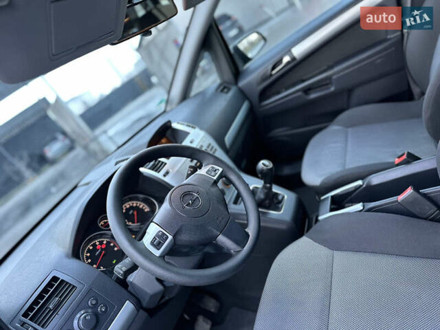 Серый Опель Зафира, объемом двигателя 1.6 л и пробегом 181 тыс. км за 6500 $, фото 50 на Automoto.ua