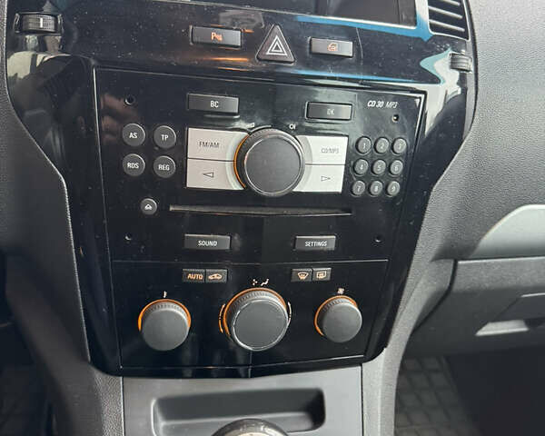 Серый Опель Зафира, объемом двигателя 1.7 л и пробегом 265 тыс. км за 5999 $, фото 12 на Automoto.ua