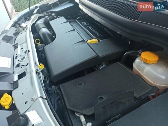 Серый Опель Зафира, объемом двигателя 2.2 л и пробегом 139 тыс. км за 7400 $, фото 18 на Automoto.ua