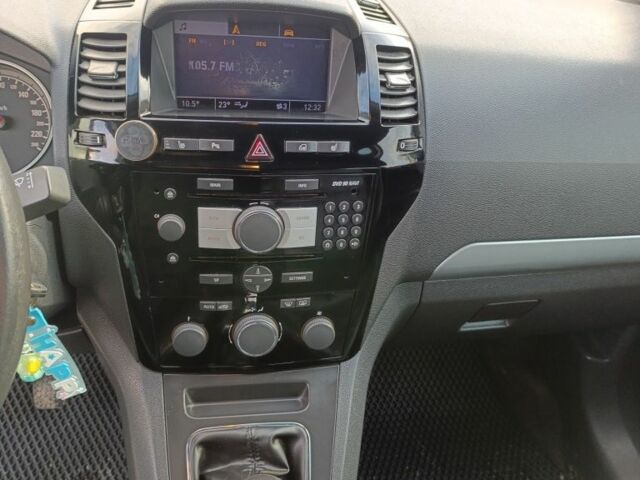 Серый Опель Зафира, объемом двигателя 1.7 л и пробегом 210 тыс. км за 6400 $, фото 6 на Automoto.ua