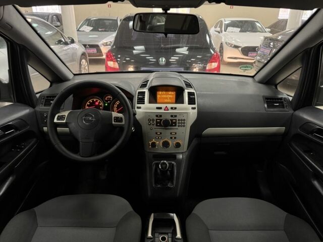 Серый Опель Зафира, объемом двигателя 1.8 л и пробегом 204 тыс. км за 6000 $, фото 11 на Automoto.ua