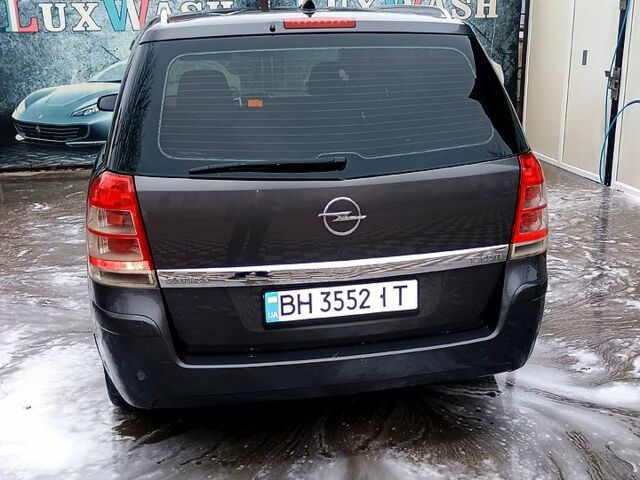 Серый Опель Зафира, объемом двигателя 1.7 л и пробегом 295 тыс. км за 7000 $, фото 2 на Automoto.ua