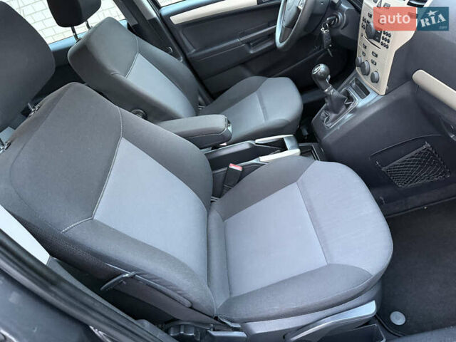 Серый Опель Зафира, объемом двигателя 1.8 л и пробегом 174 тыс. км за 6999 $, фото 50 на Automoto.ua