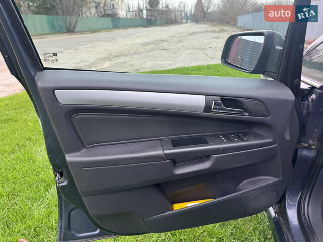 Серый Опель Зафира, объемом двигателя 1.6 л и пробегом 298 тыс. км за 5300 $, фото 8 на Automoto.ua