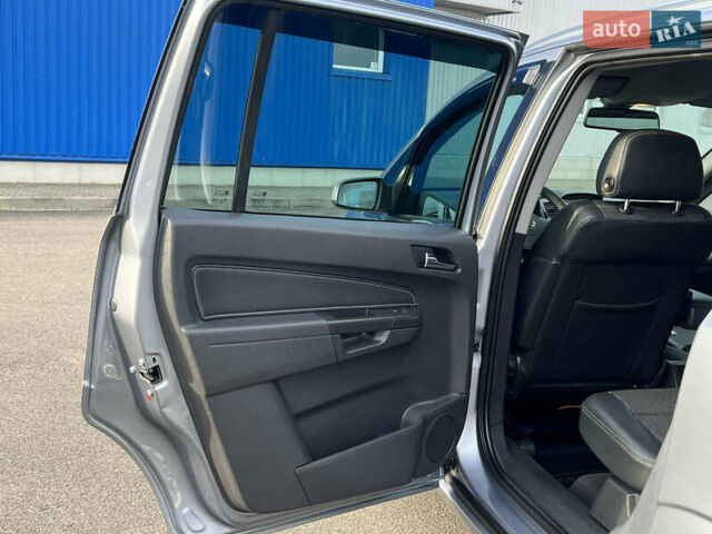 Серый Опель Зафира, объемом двигателя 1.7 л и пробегом 242 тыс. км за 6399 $, фото 24 на Automoto.ua