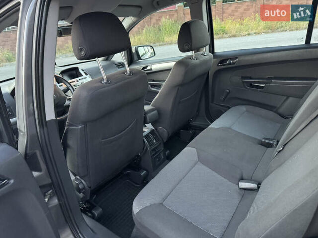 Серый Опель Зафира, объемом двигателя 1.9 л и пробегом 254 тыс. км за 7700 $, фото 26 на Automoto.ua