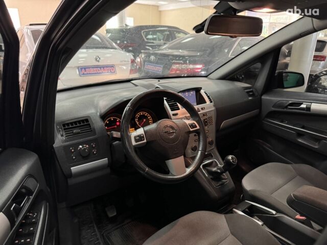 Серый Опель Зафира, объемом двигателя 1.7 л и пробегом 250 тыс. км за 6500 $, фото 2 на Automoto.ua