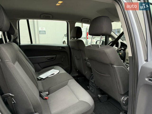 Серый Опель Зафира, объемом двигателя 1.6 л и пробегом 290 тыс. км за 5750 $, фото 42 на Automoto.ua